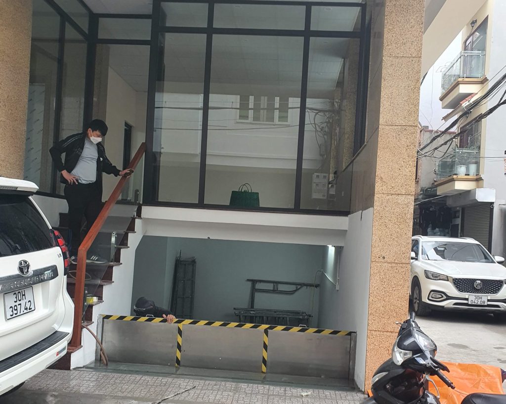 Cửa chống ngập là gì? Tìm hiểu về sản phẩm cửa chống ngập