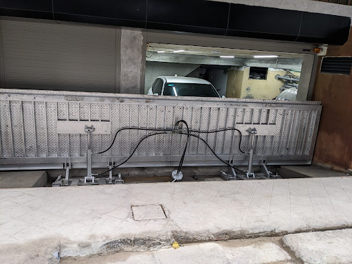 thi công cửa chống ngập cho tầng hầm xe-2